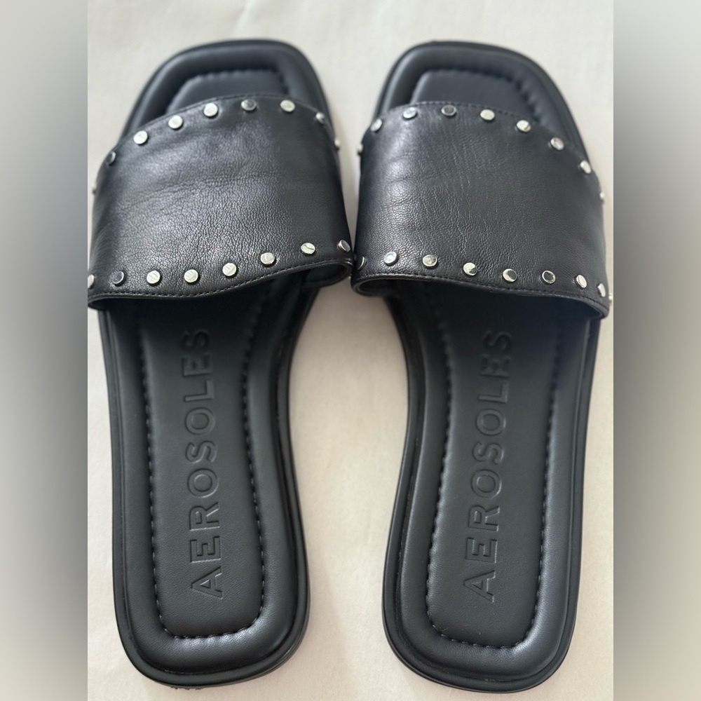 Aerosoles Blake Studded Flip Flop Black Leather Slides Size 8 NWOT